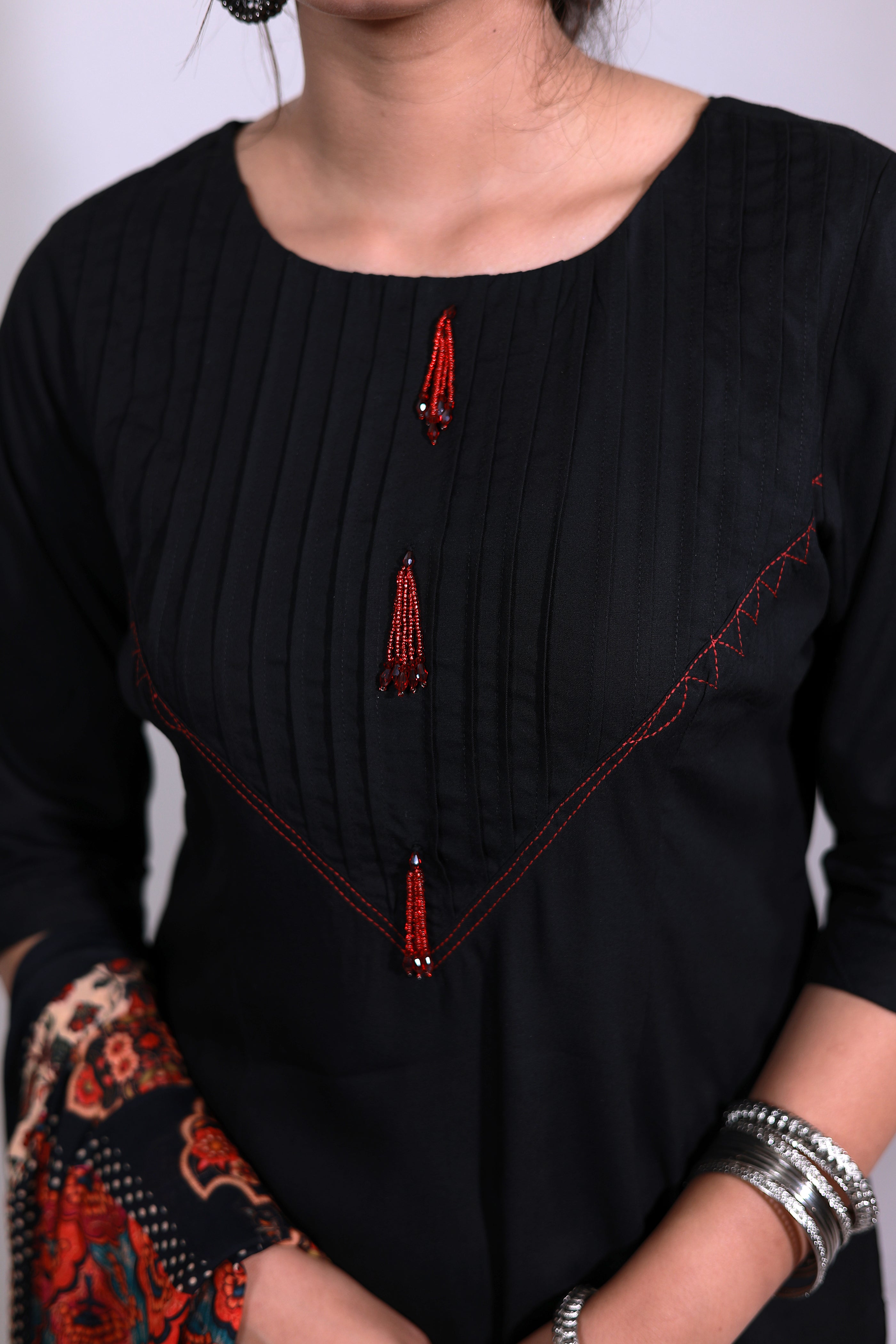 A woman standing in Noor-E-Nazakat black rayon kurta set with Pintuk neck & digital print dupatta, close-up view - Simroz