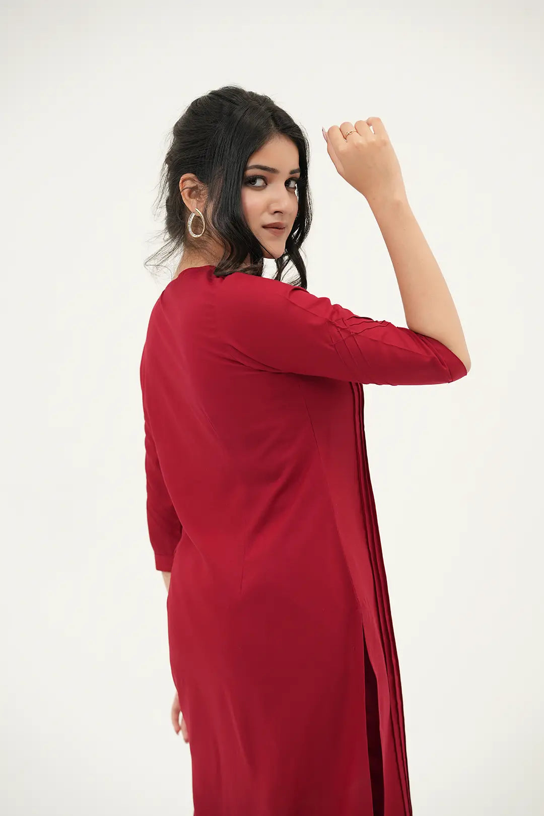 Crimson Radiance Pintuck Kurta Set - Simroz