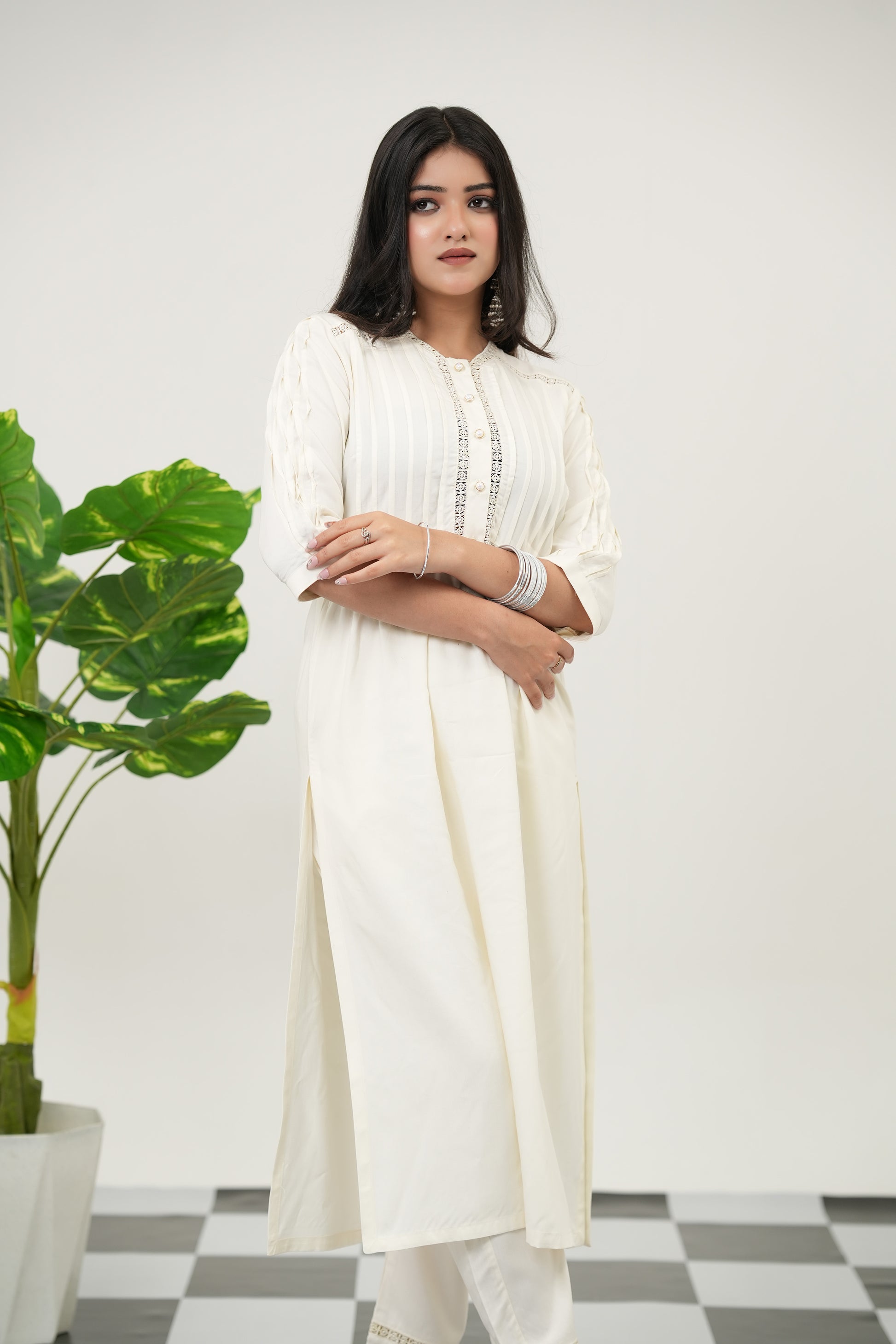 SIMROZ Summer Snow kurta set in off-white with lace embellishments, mirror accents, 3/4 sleeves, and straight fit.