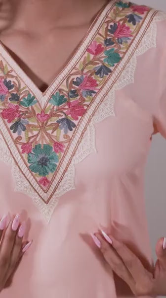 Load video: Bahaar-e-Gulmarg Kurta Set