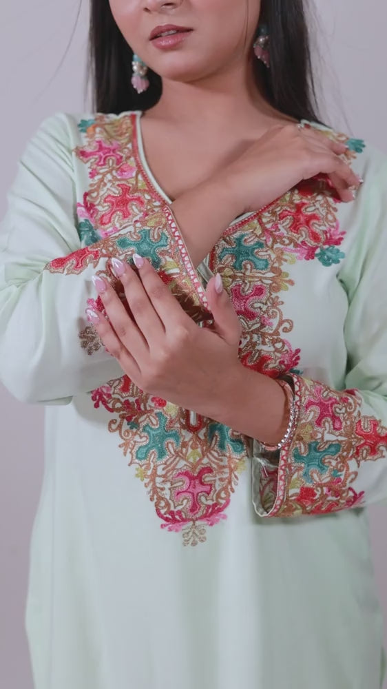 Load video: Gul-e-Kashmir Kurta Set