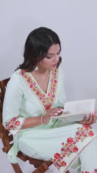 Load video: Bahaar-e-Gulmarg Kurta Set