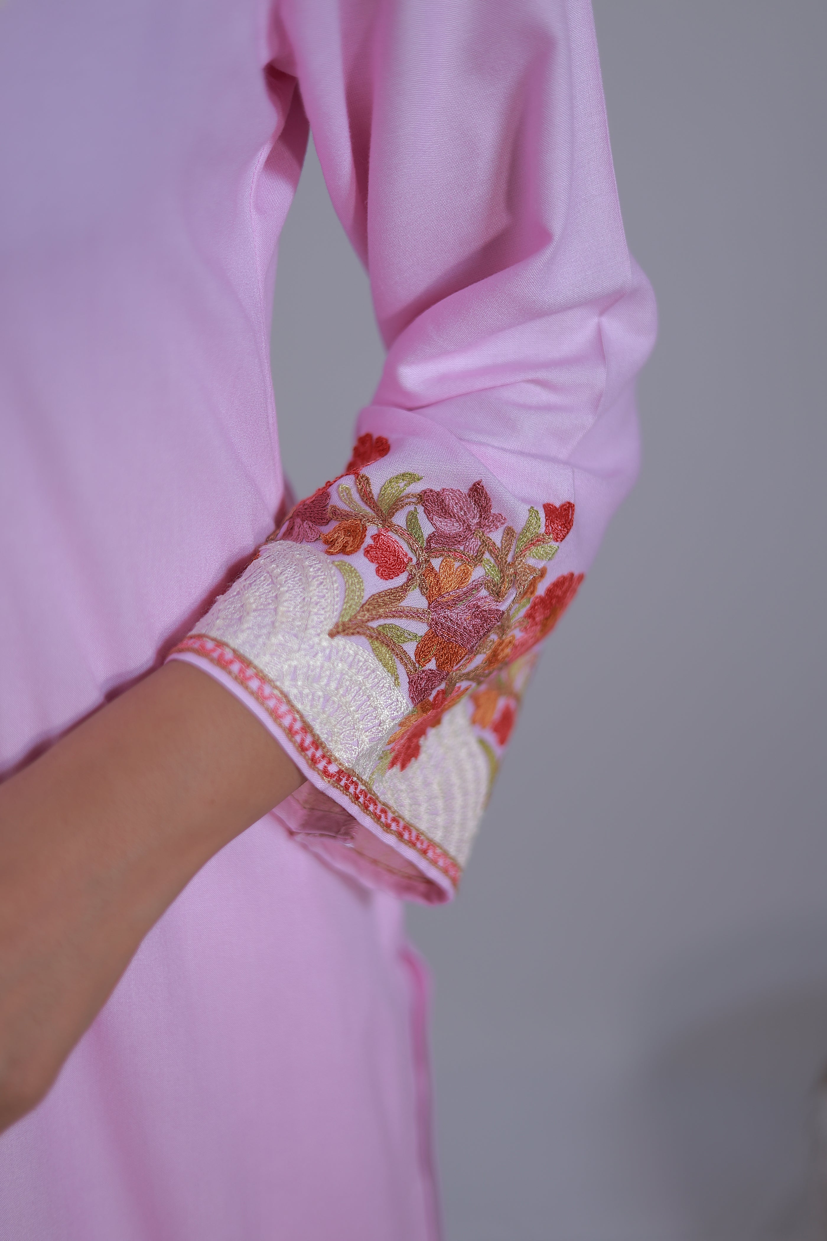 A woman wearing Simroz Bahaar-e-Gulmarg Kurta Set, Kashmiri Aari embroidery, Baby Pink – cuff close-up view