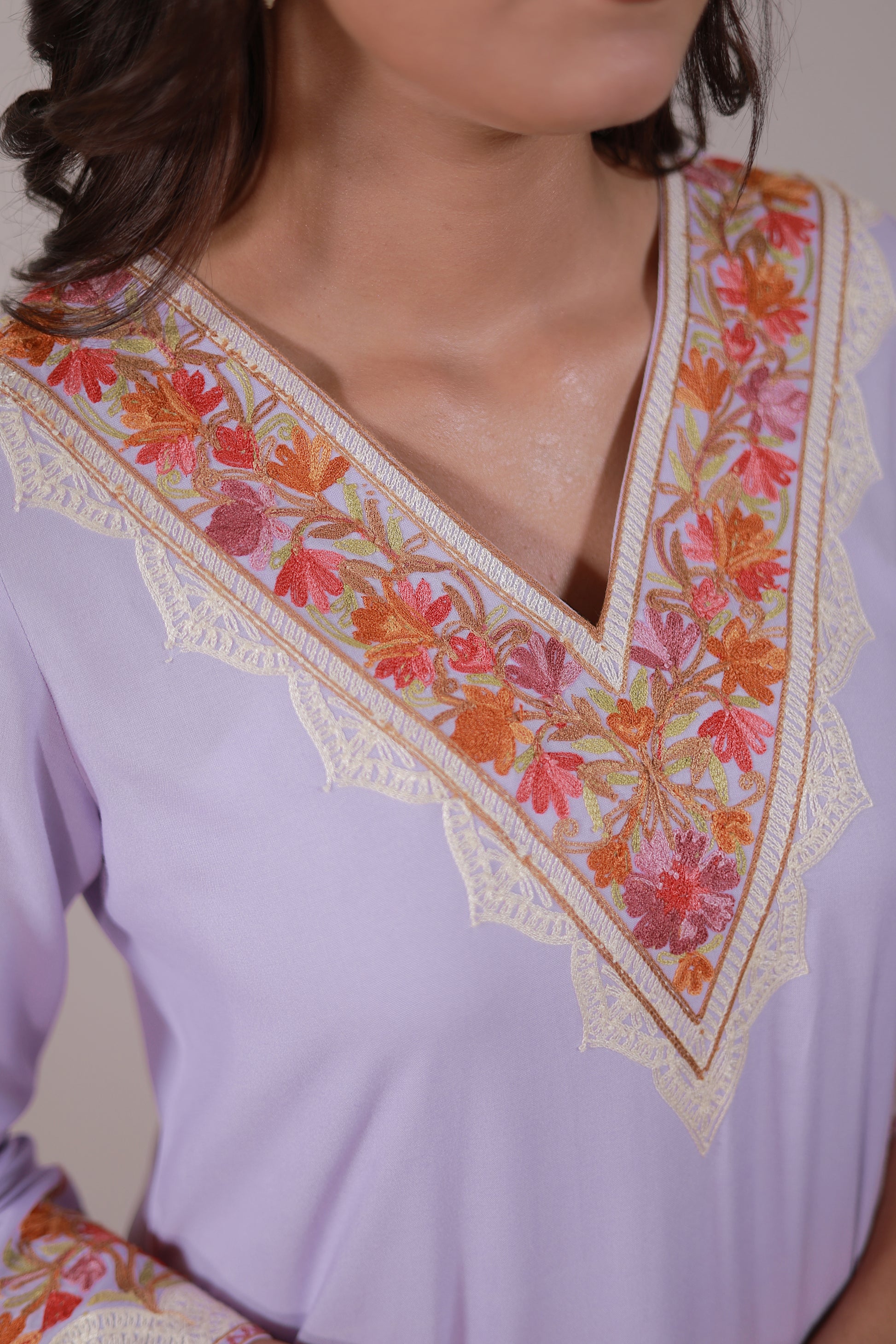A woman wearing Simroz Bahaar-e-Gulmarg Kurta Set, Kashmiri Aari embroidery, Mauve color – neck view